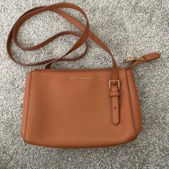 Marc Jacobs Handbags - MARC JACOBS The Commuter Crossbody Bag